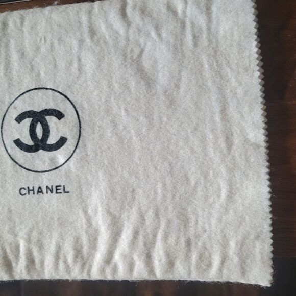 Chanel Red Leather CrossBody Round Oval Mini Small Camera Tassel Bag Purse VTG - Picture 13 of 16